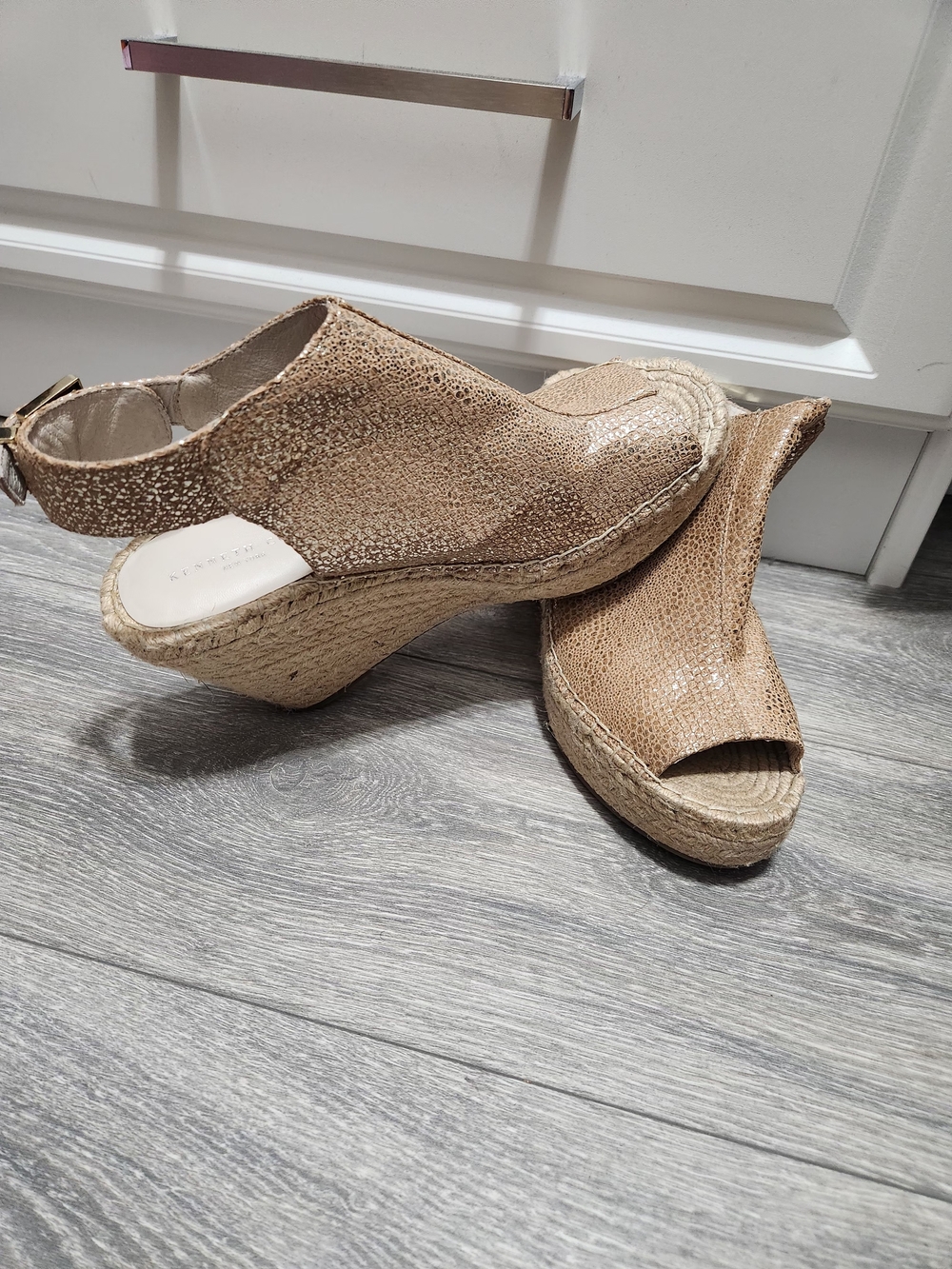 Kenneth Cole Open-Toe Wedge Espadrilles in Tan. Genuine leather. Size 9.5